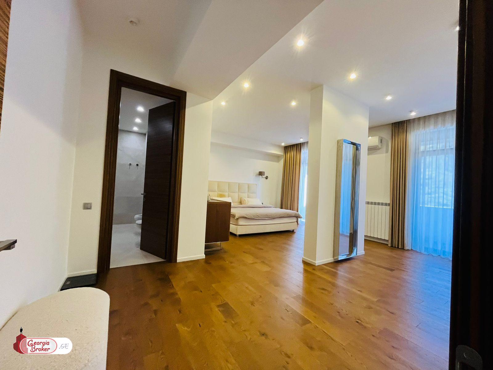 nearly repaired 6-room apartment for sale